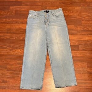 NWOT ankle cropped Light Blue Women's Jeans with lots of stretch size 10